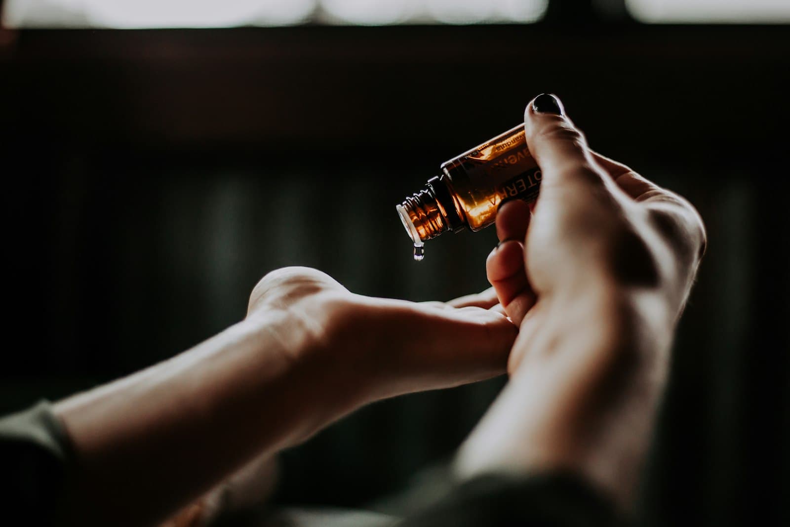 Aromatherapy for Beginners: Essential Oils and How to Use Them